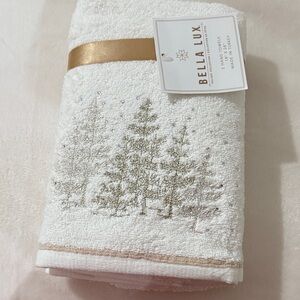 Bella Luxx, Off White and Gold Tree Design 2 Hand Towel. NEW